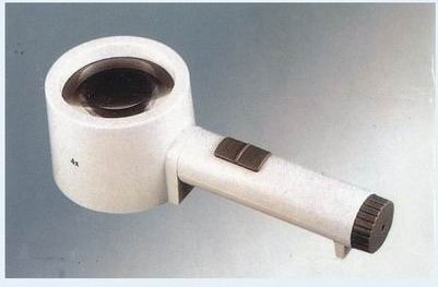 Lupa de mesa iluminada